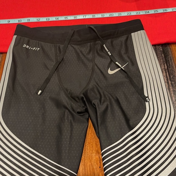 Nike Dri-Fit women’s Workout Leggings. EUC - Picture 3 of 9